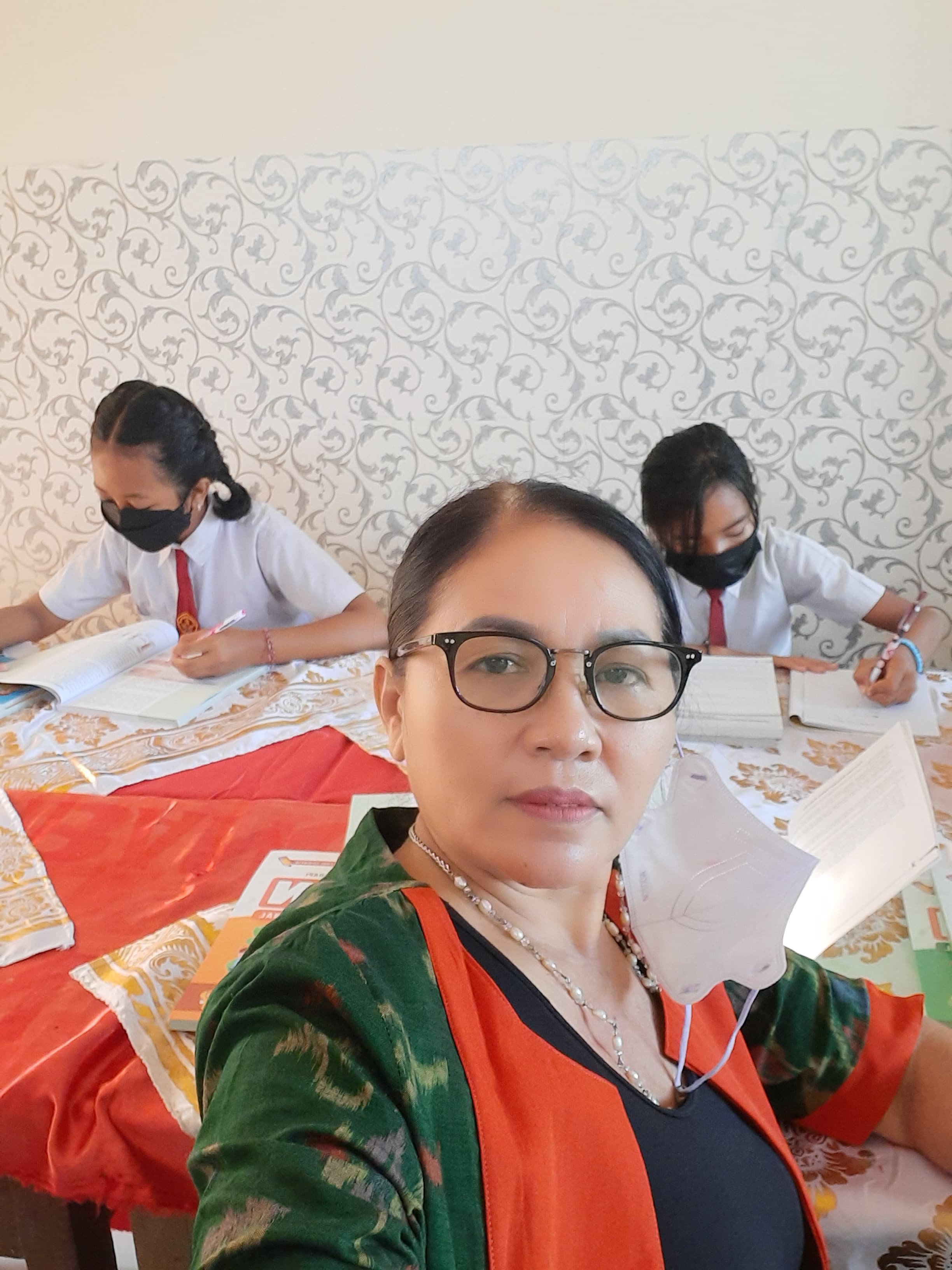 <center>Bendahara BOS<br>Ni Ketut Sulasmi, S.Pd</center>
